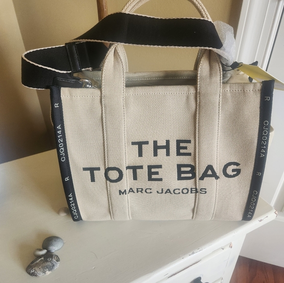 Handbags - Marc Jacobs ......The tote bag